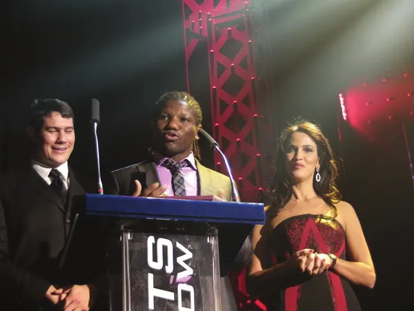 Hassan N'Dam sur scène lors d'un gala